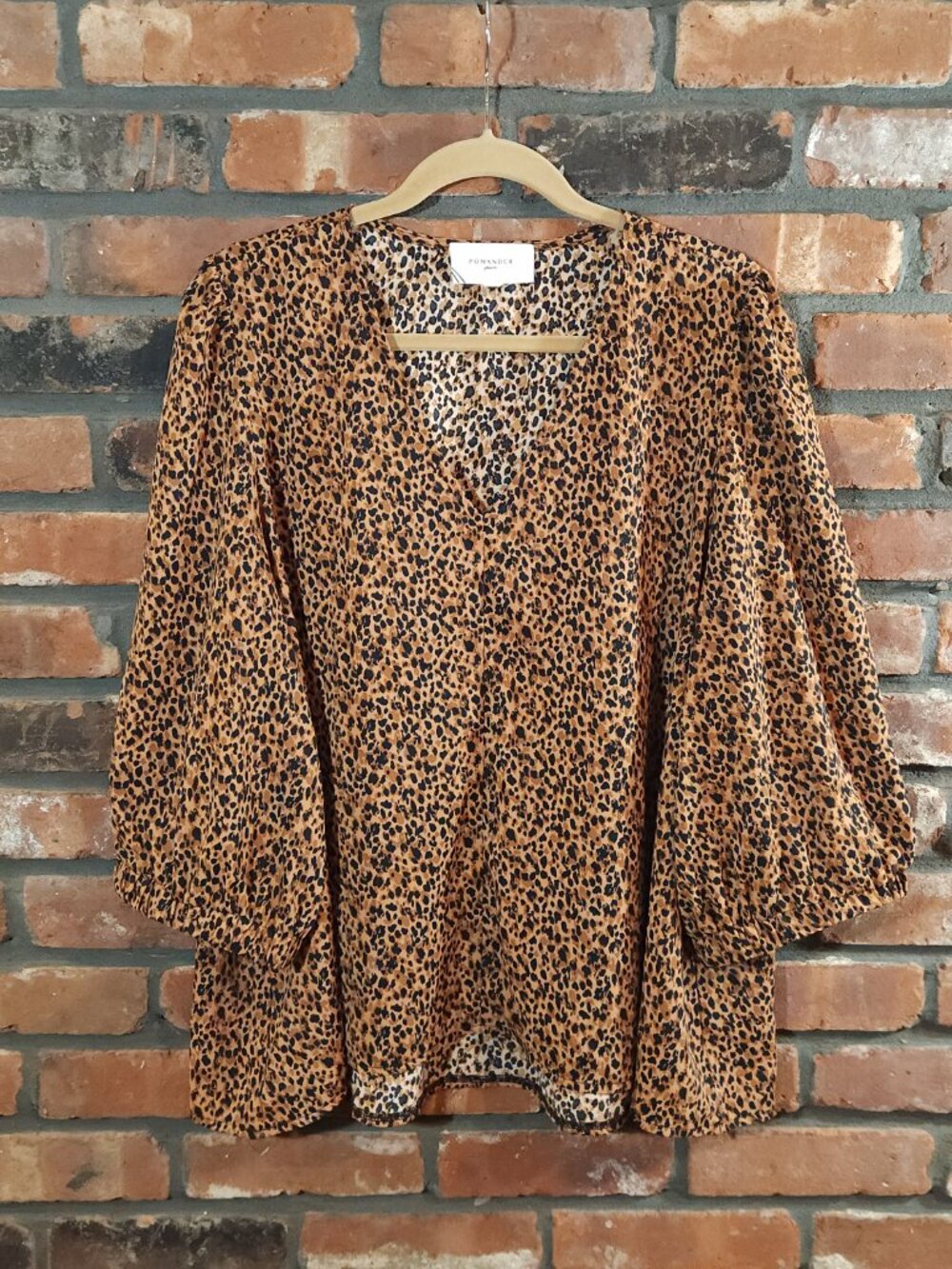 Tuckernuck Pomander Place Hollis Leopard Print Relaxed V-Neck Top Women's XXL - Picture 2 of 8